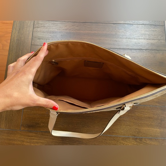 Coach Shoulder Bag - Picture 6 of 9